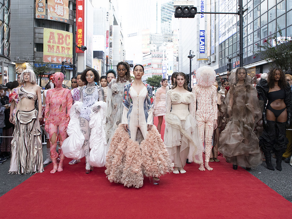 「第18回 渋谷ファッションウイーク」渋谷・文化村通りにて3年ぶり路上ランウェイショー開催