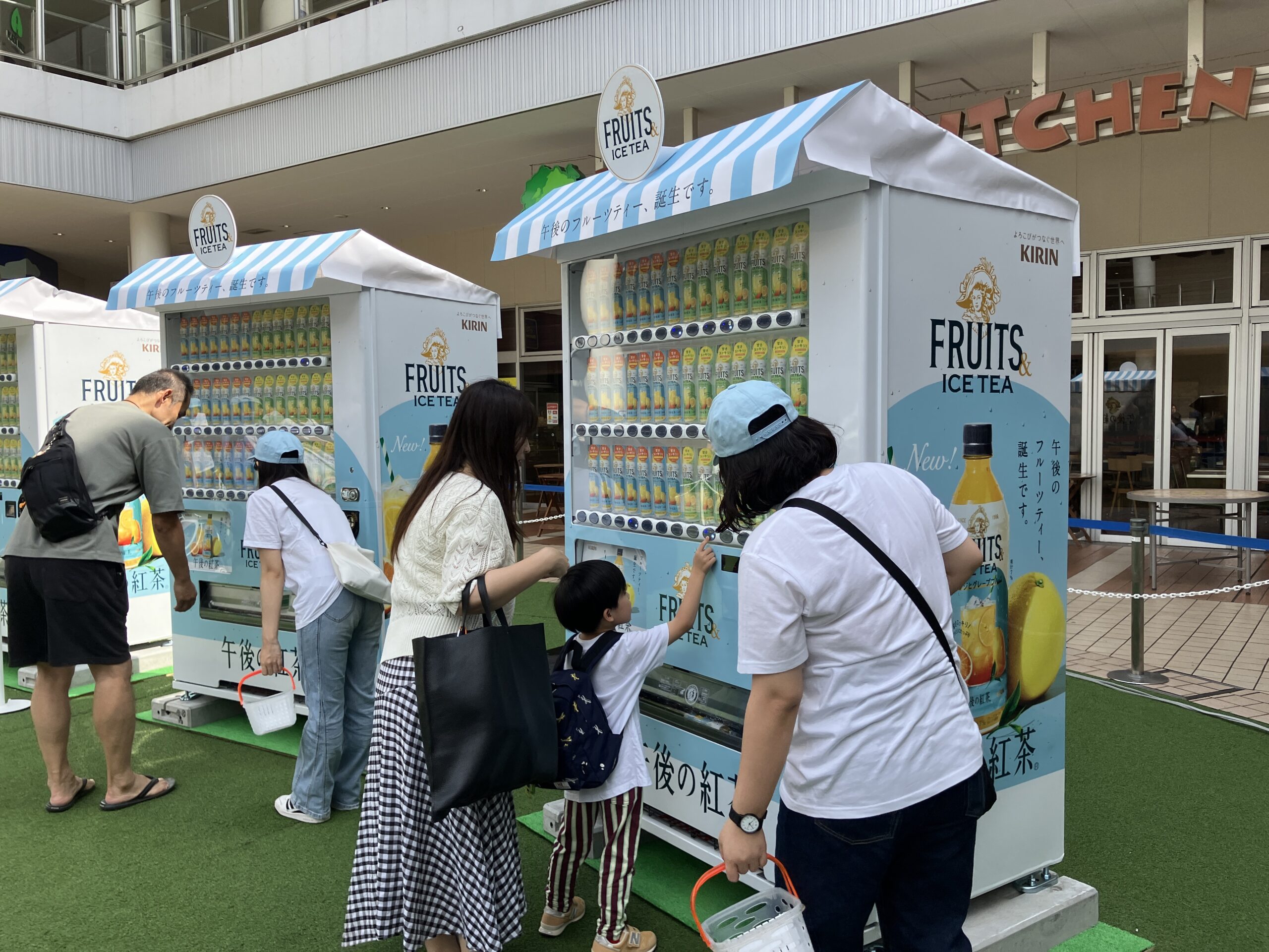 新商品を飲んでリフレッシュ！渋谷・みなとみらい・たまプラーザで午後の紅茶「FRUITS ＆ ICE TEA STAND」を開催